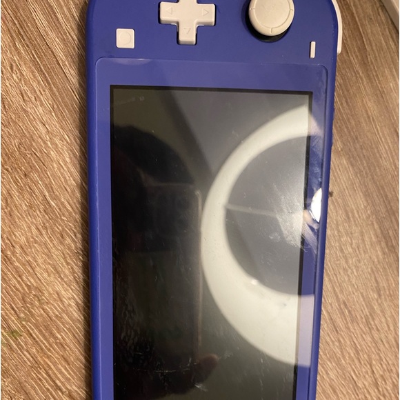 doesn’t come with charger works with any USB - like new